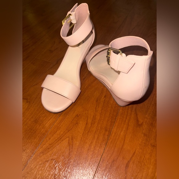 Pastel Pink women wedges 
Used but in great condition - Picture 1 of 2